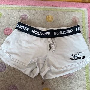 white comfey hollister shorts size xs
